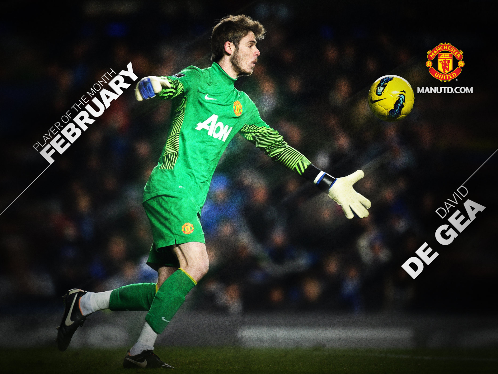 Голкипер Манчестер Юнайтед Давид де Хеа ловит мяч