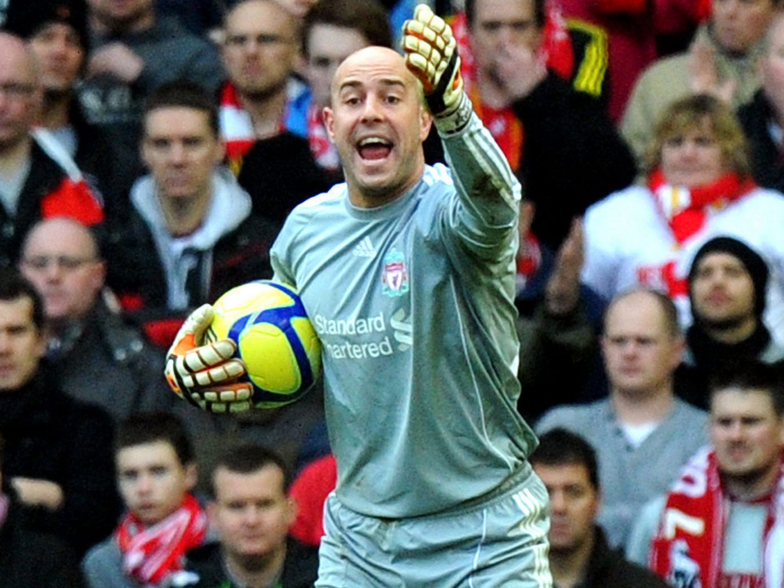 Голкипер Наполи Пепе Рейна