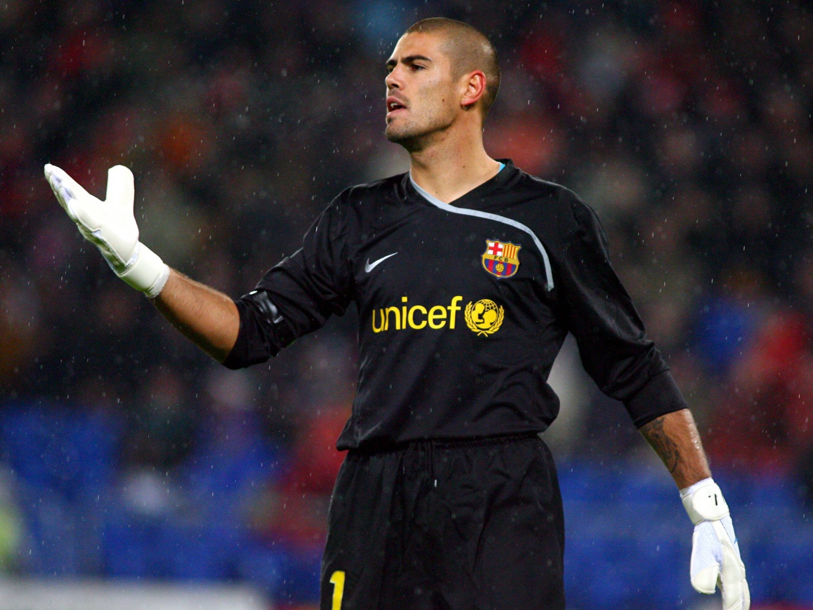 Игрок Барселоны Виктор Вальдес