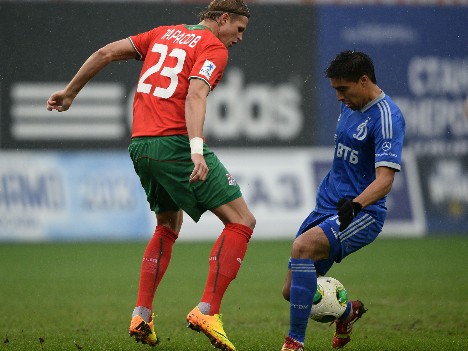 Полузащитник московского Локомотива Виталий Денисов