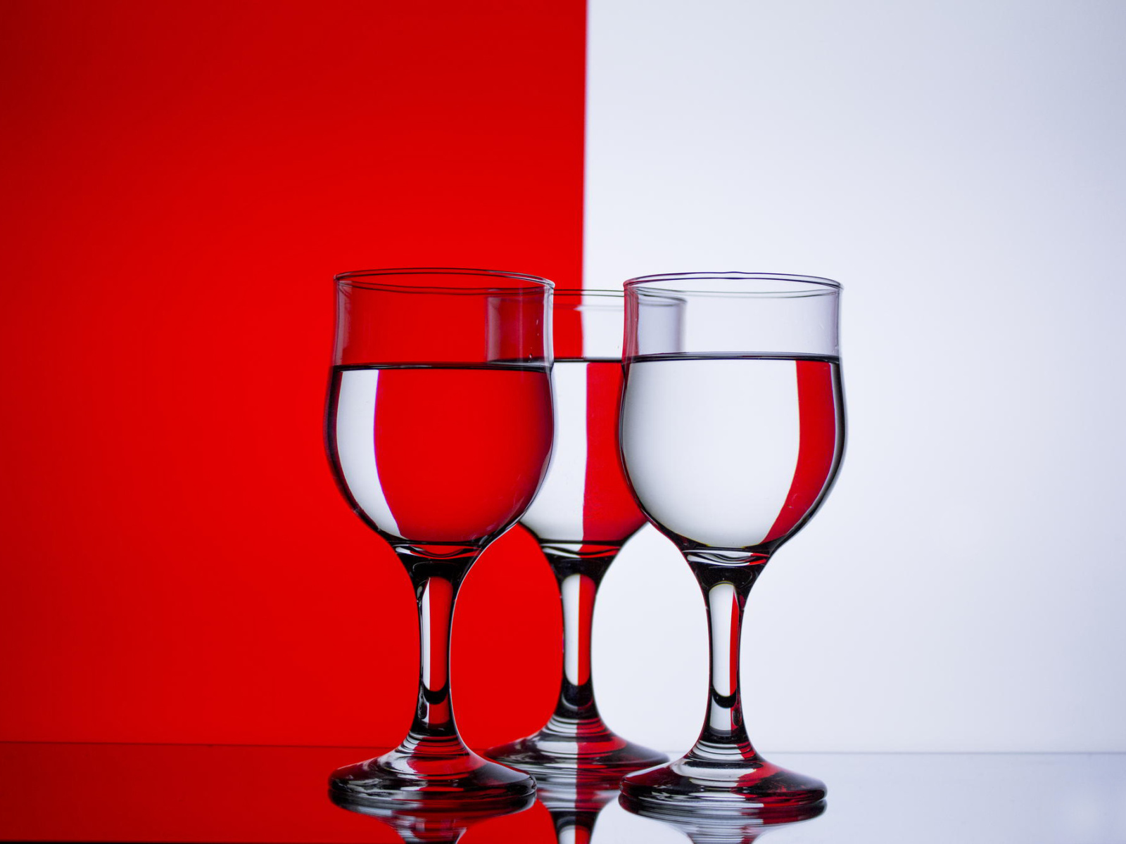 Бокалы с водой