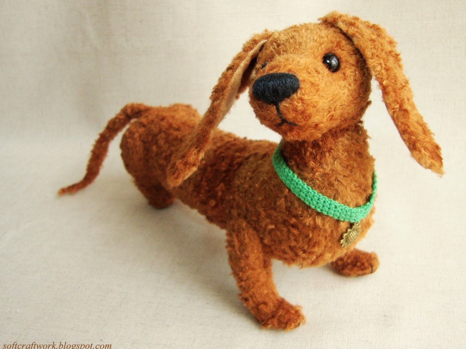 Игрушка плюшевая такса