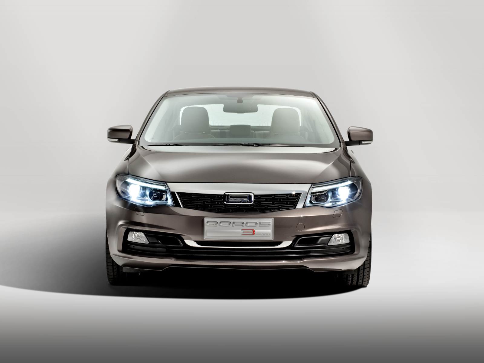 Красивый автомобиль Qoros 3 2014