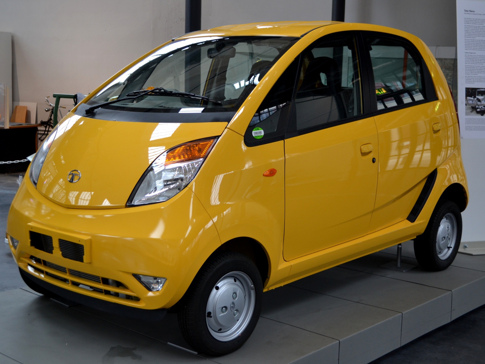 Надежная машина Tata Nano 2014