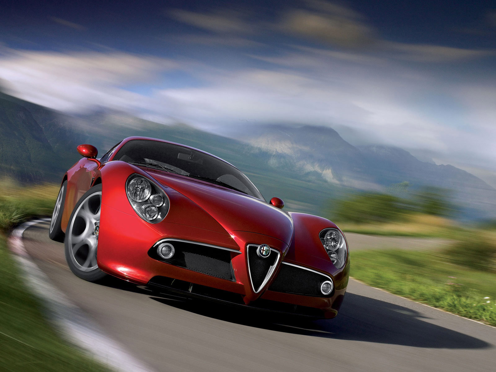 Автомобиль марки Alfa Romeo модели 8c competizione