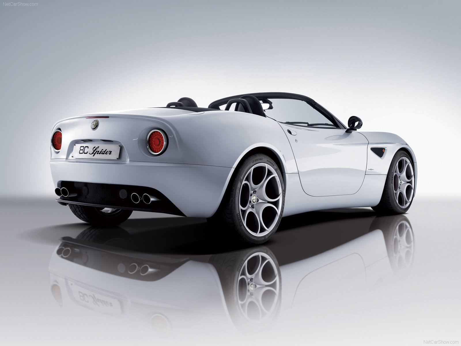 Новый автомобиль Alfa Romeo 8c spider