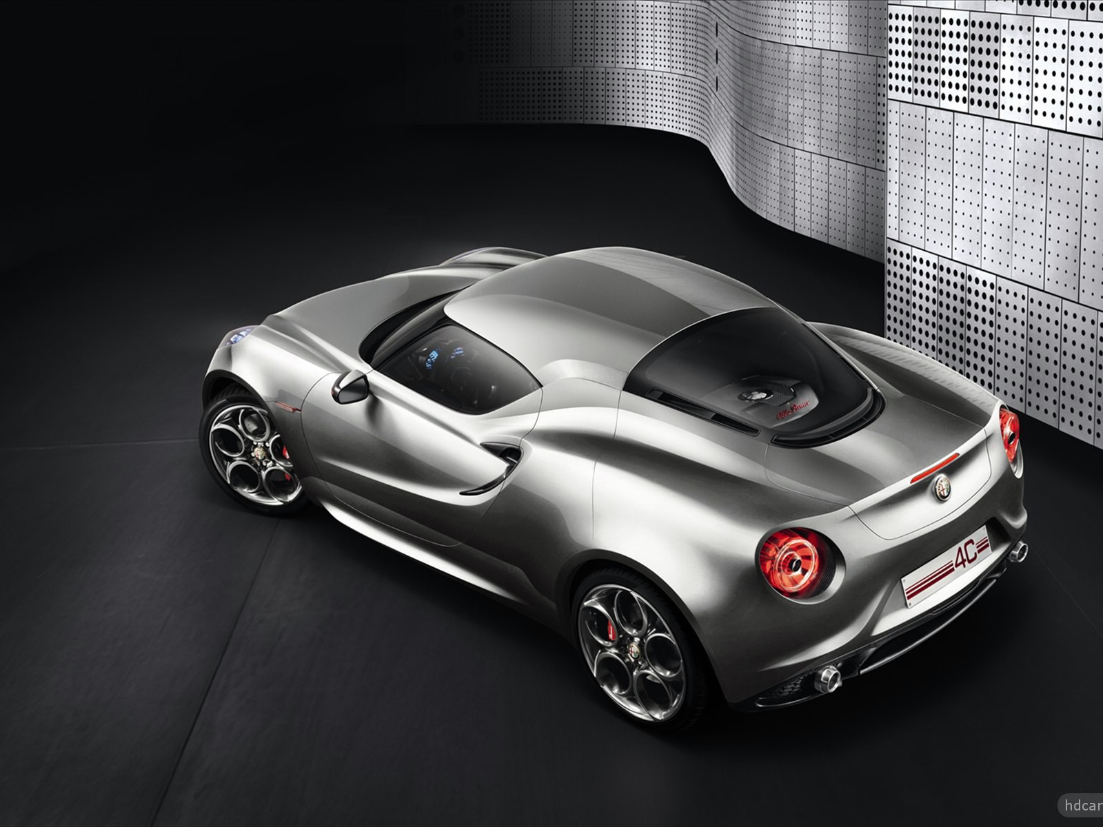 Надежный автомобиль Alfa Romeo 4c