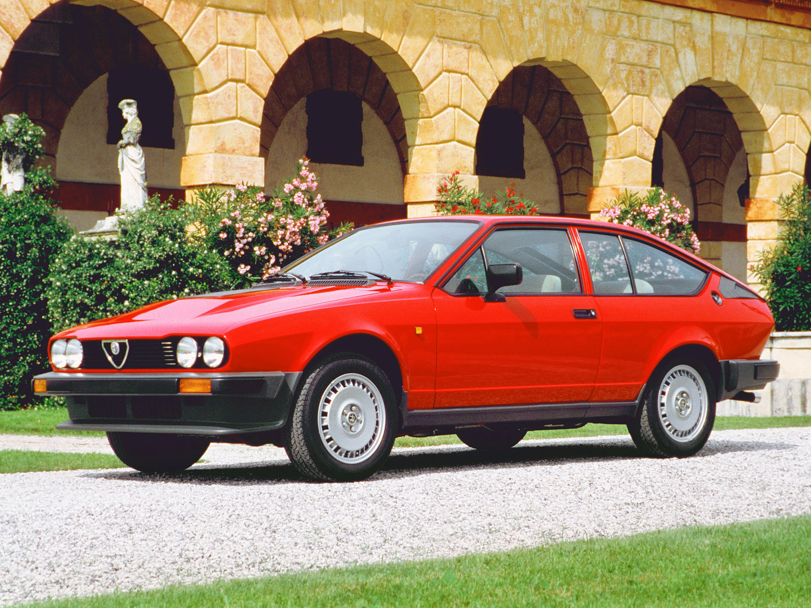 Тест драйв автомобиля Alfa Romeo alfetta