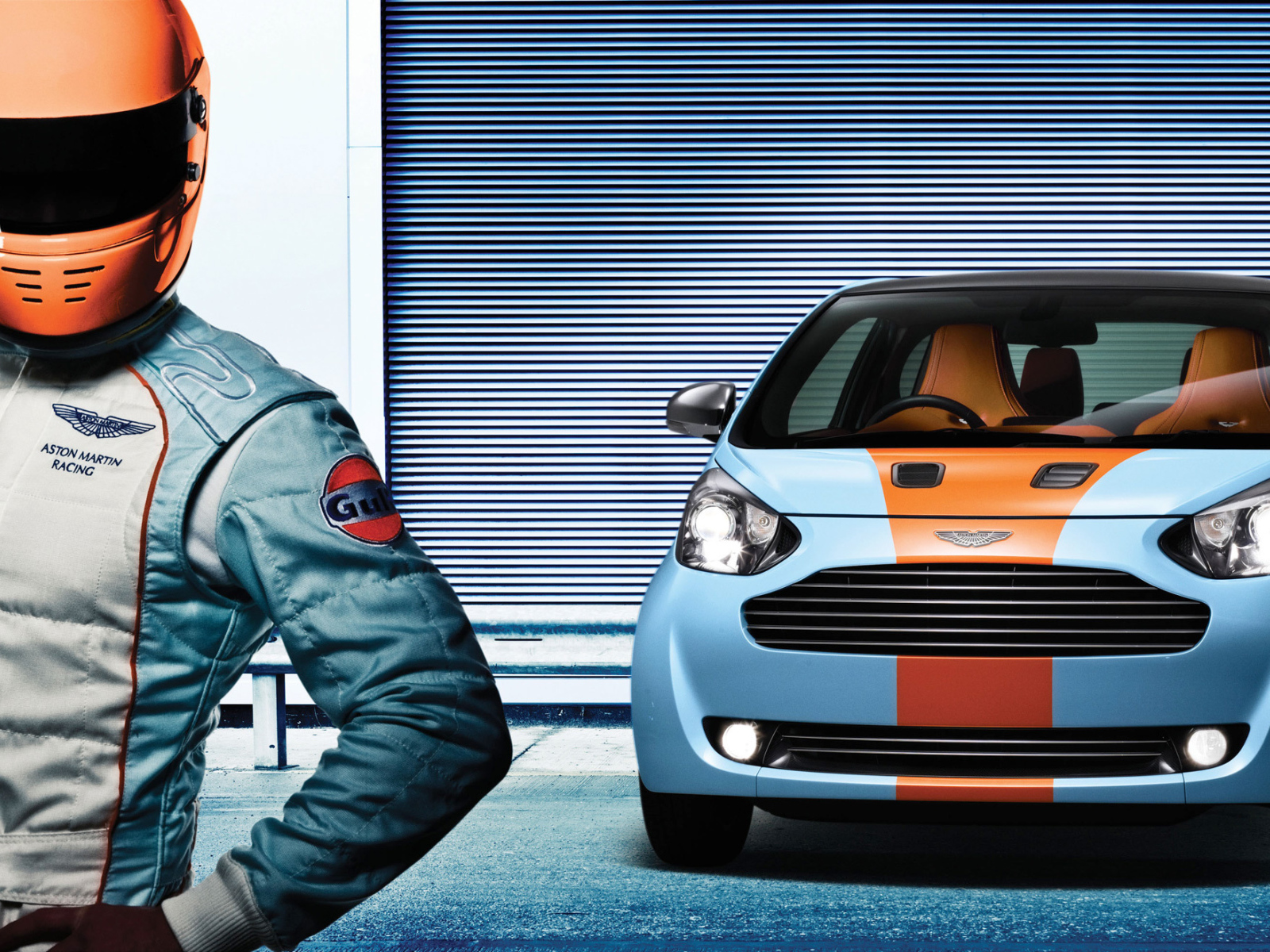 Красивый автомобиль Aston Martin cygnet в Москве