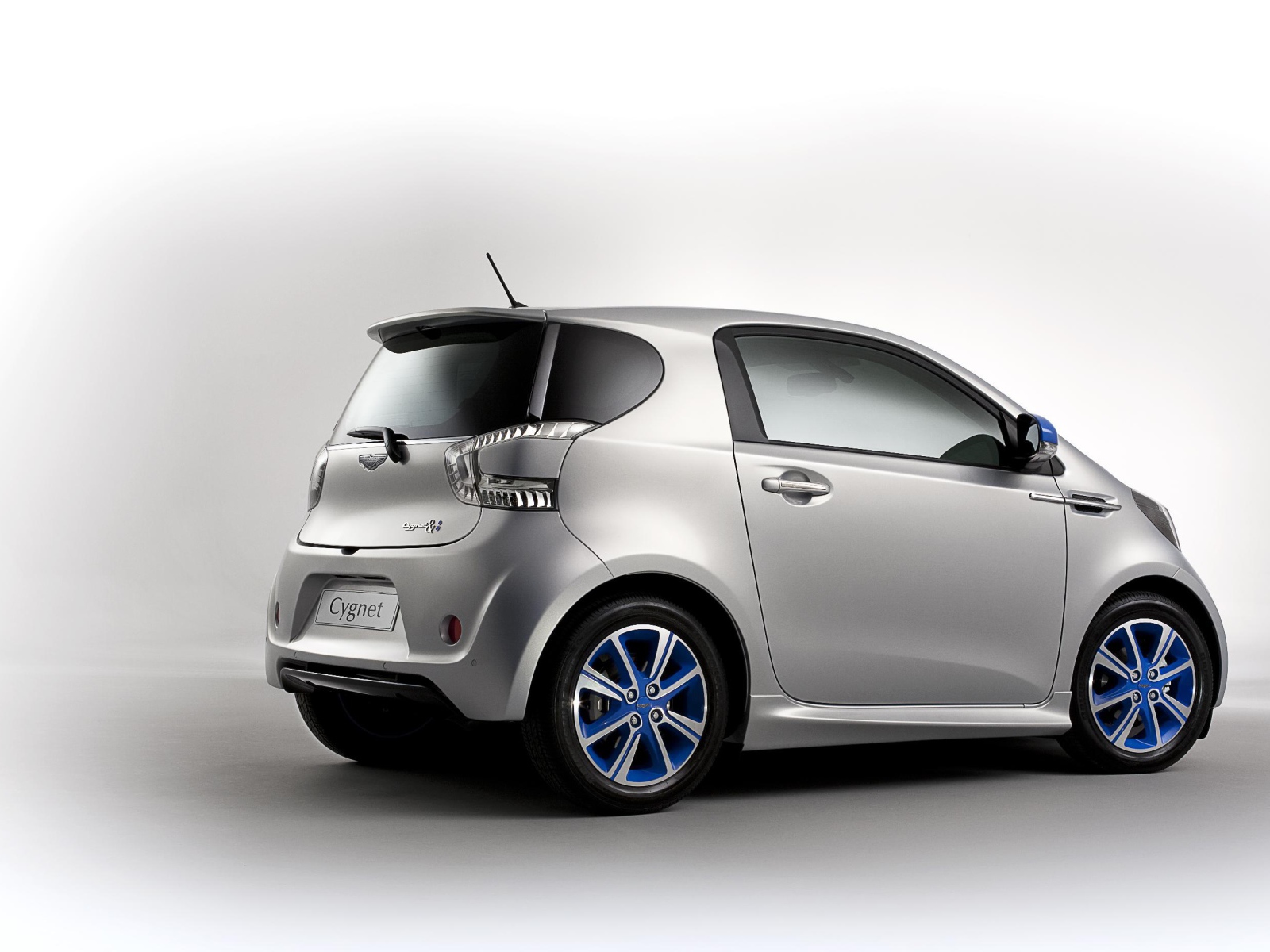 Дизайн автомобиля Aston Martin cygnet