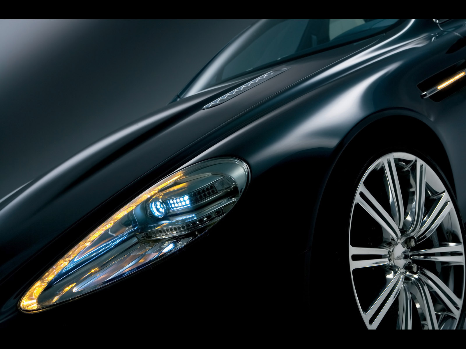 Надежный автомобиль Aston Martin top gear