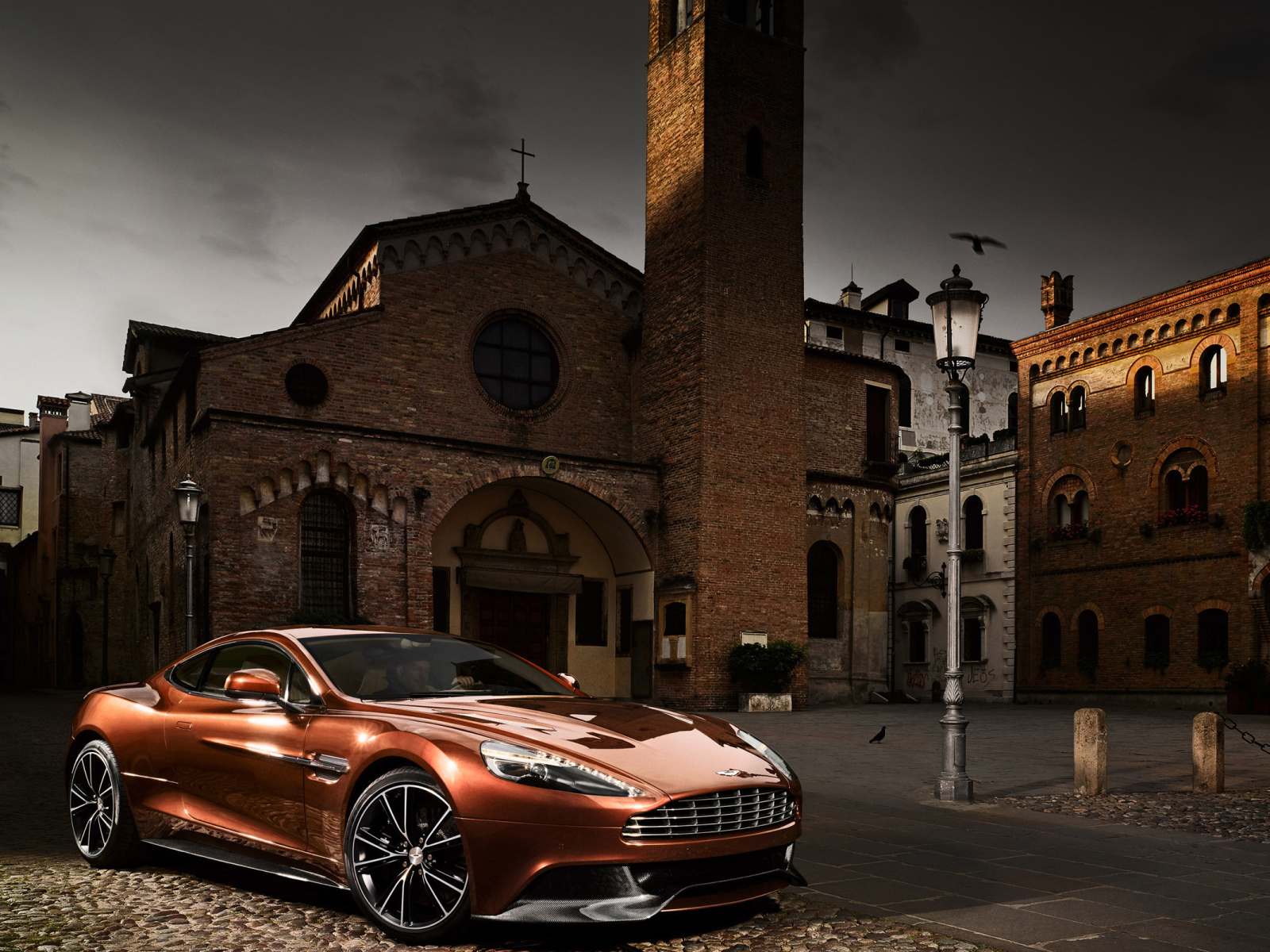 Тест драйв автомобиля Aston Martin vanquish