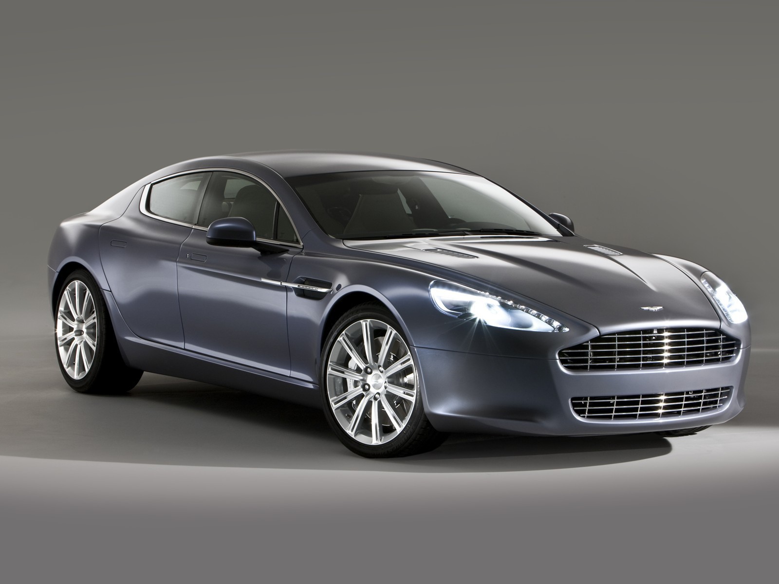 Новая машина Aston Martin rapide