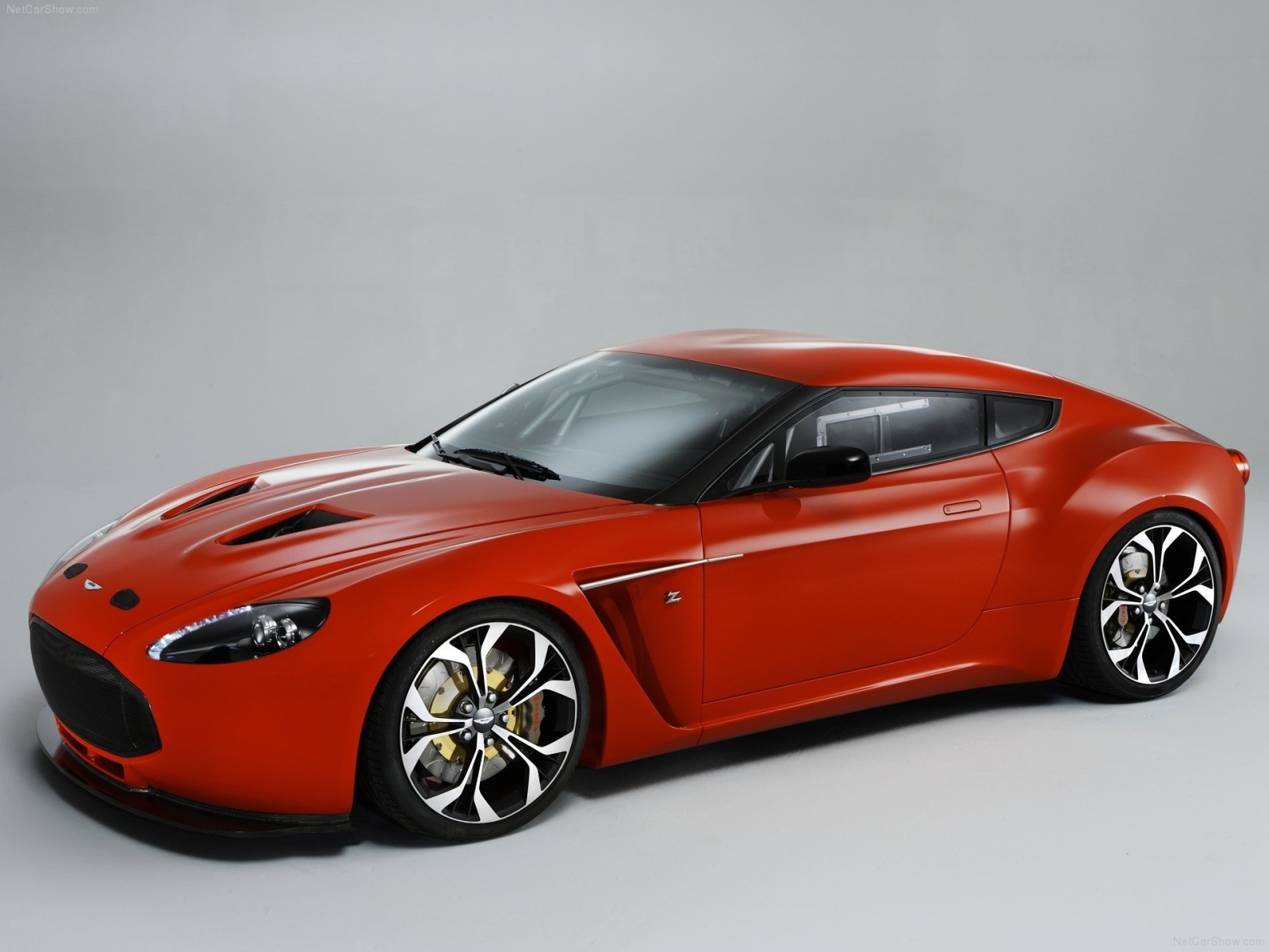 Новая машина Aston Martin zagato