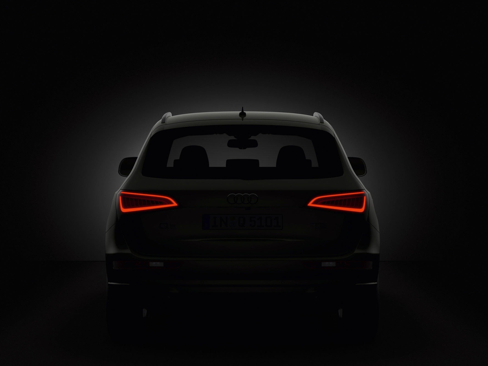 Красивый автомобиль Audi q5