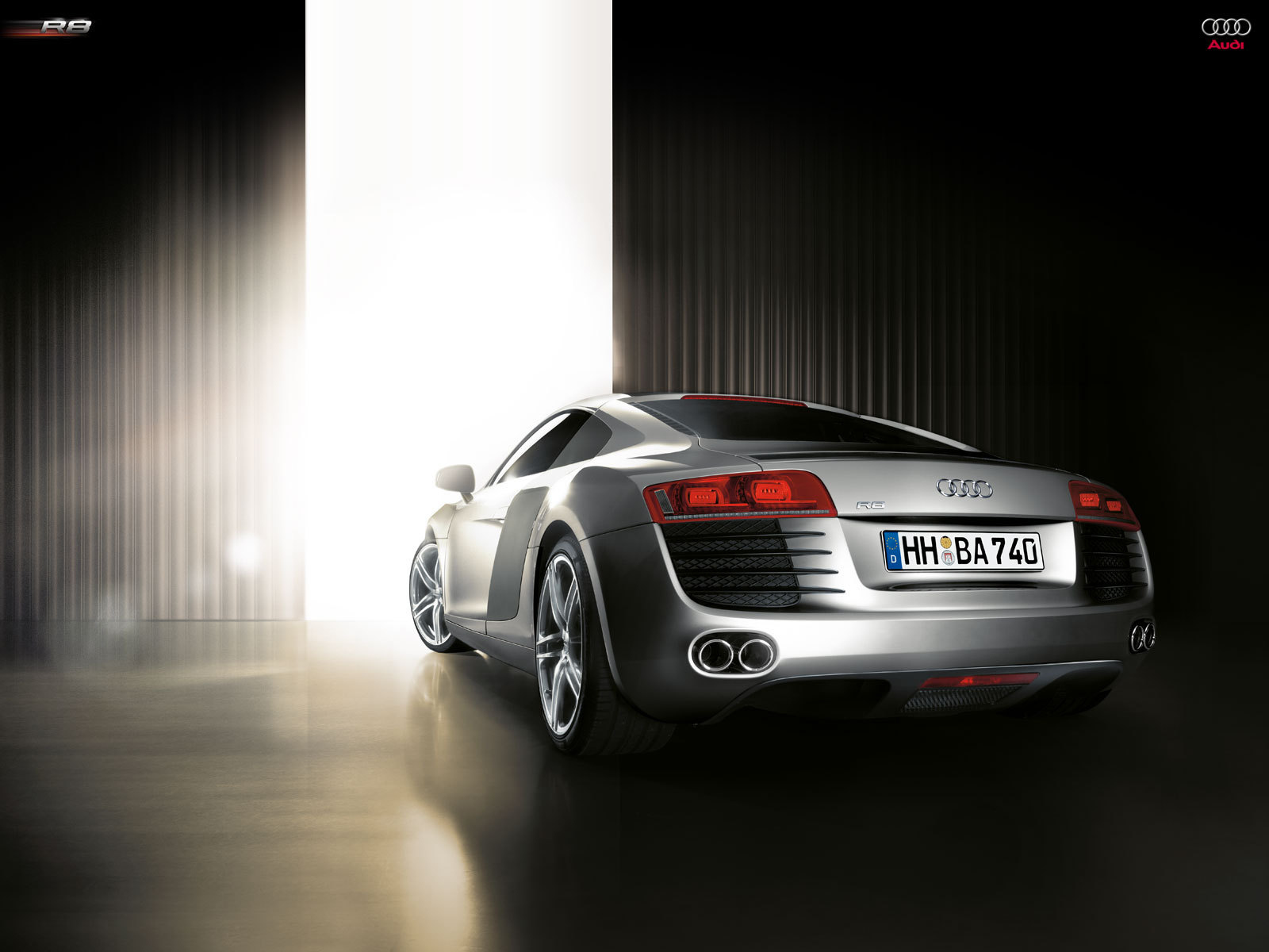 Автомобиль марки Audi модели r8