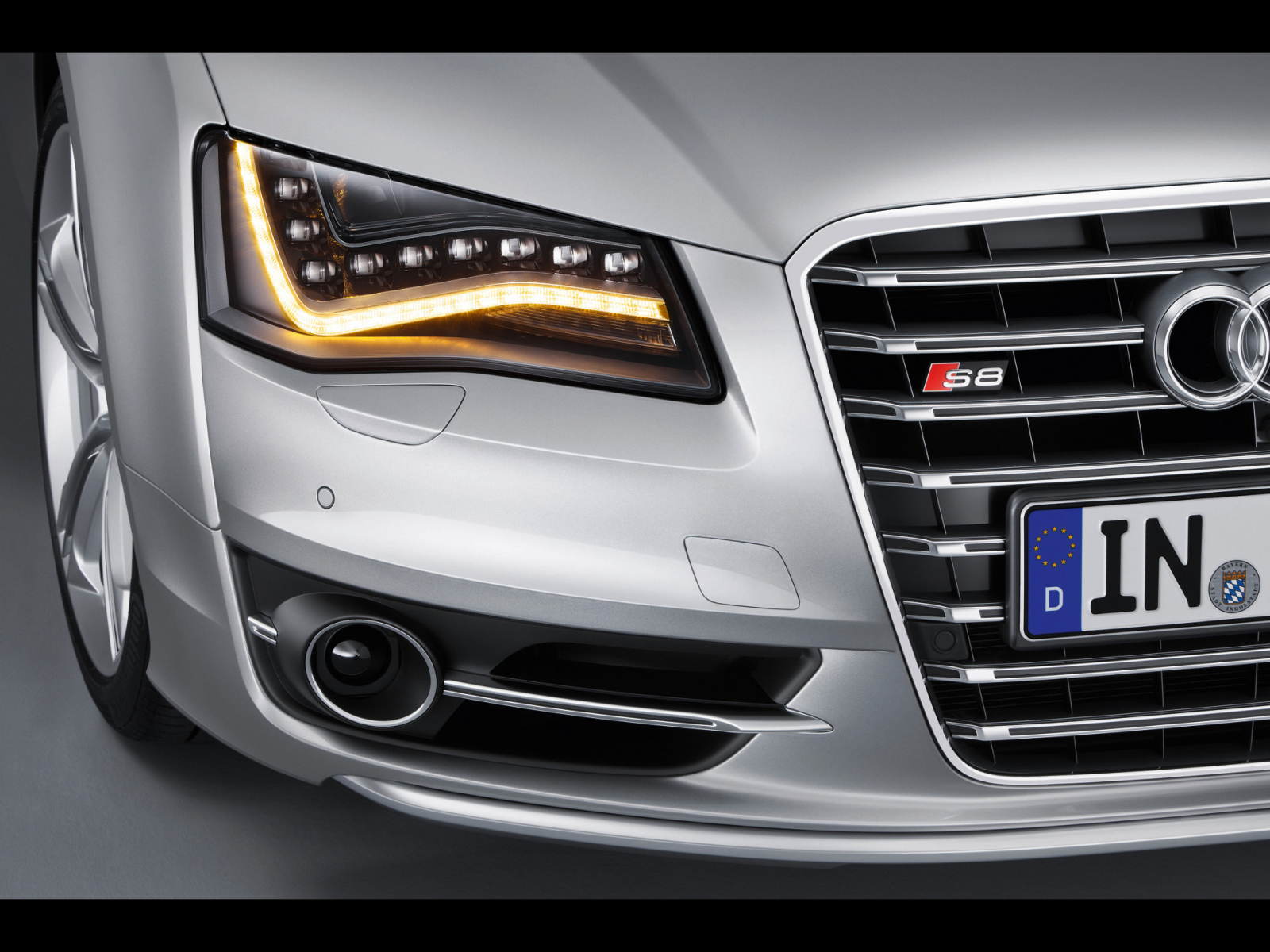 Тест драйв автомобиля audi s8
