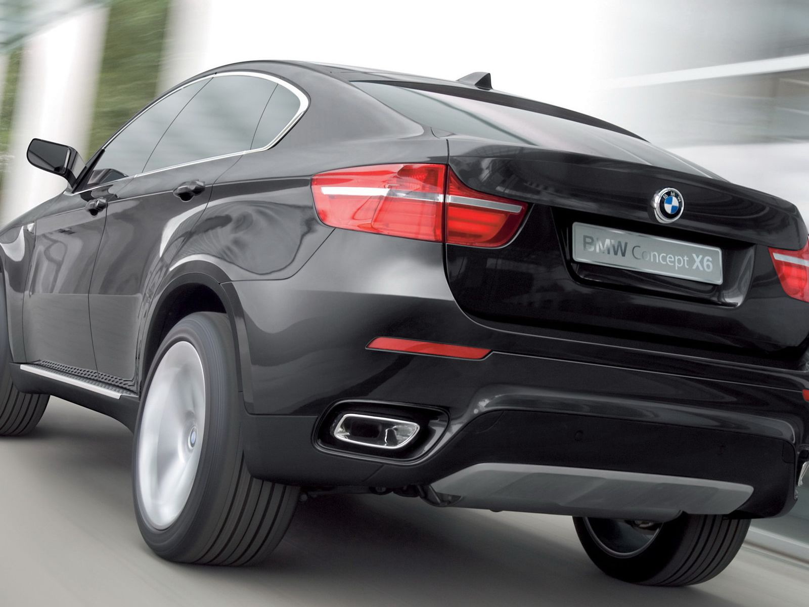 Красивый автомобиль BMW X6 2014 года года в Москве