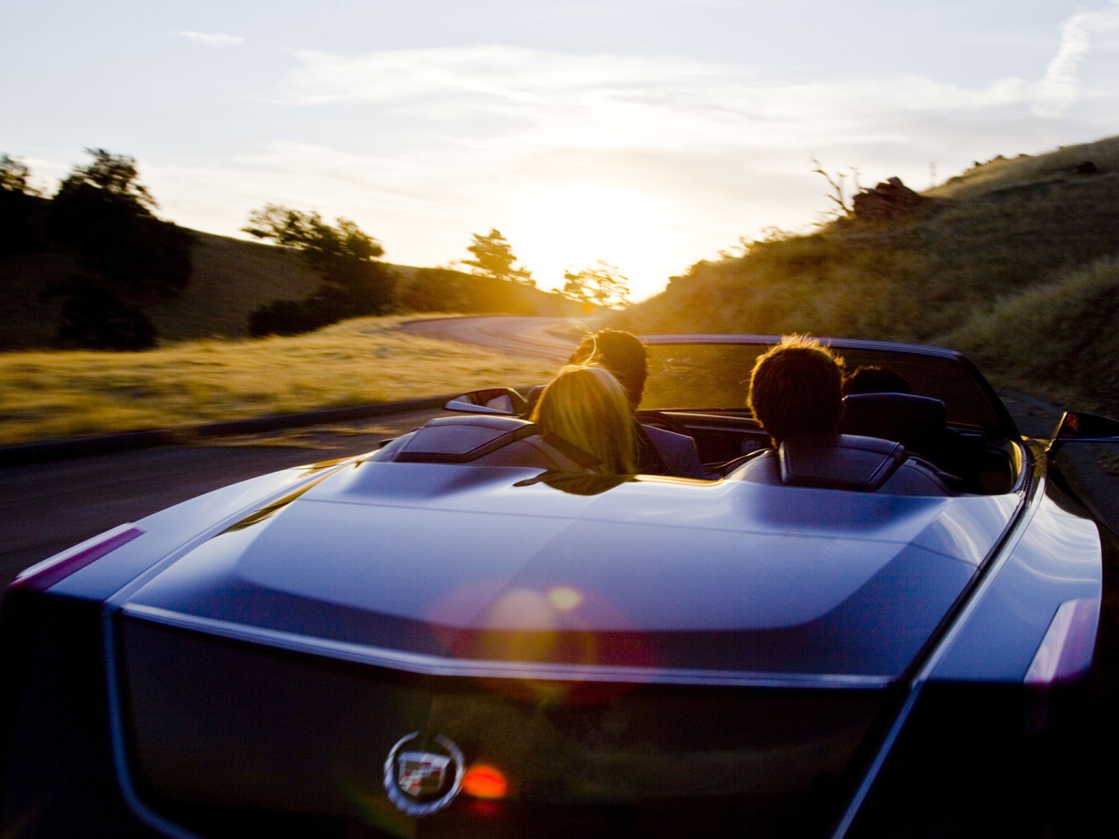 Кадиллак едет на закат