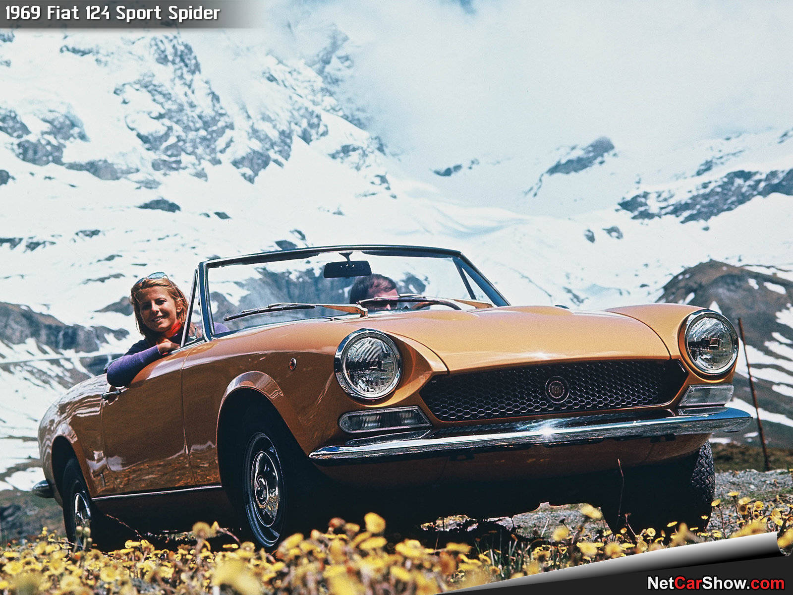 Красивый автомобиль Fiat 124