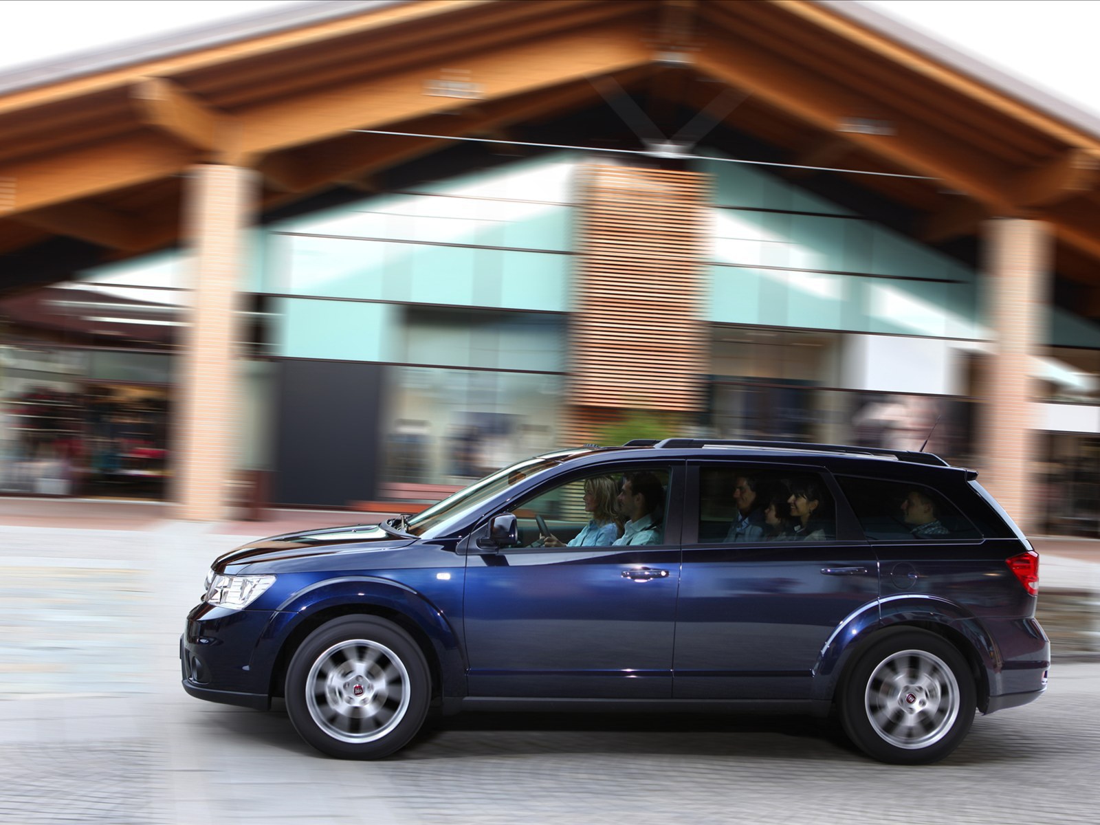 Автомобиль марки Fiat модели Freemont