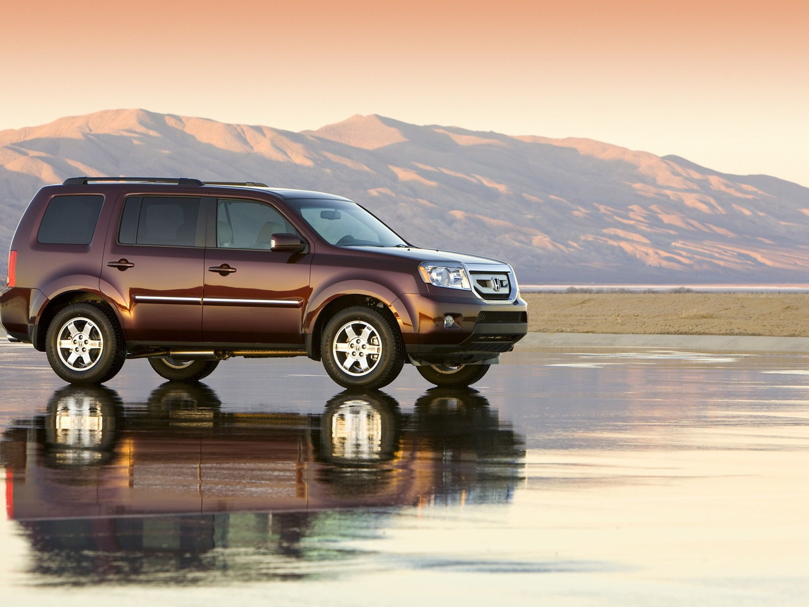 Автомобиль марки Honda модели Pilot