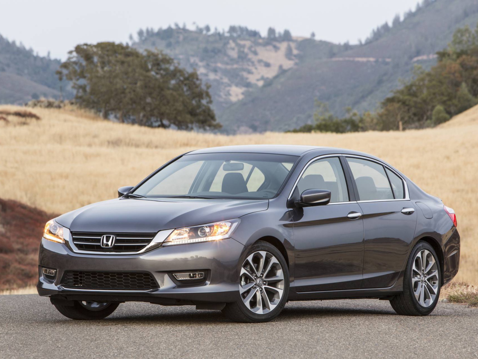 Тест драйв автомобиля Honda Accord 2013