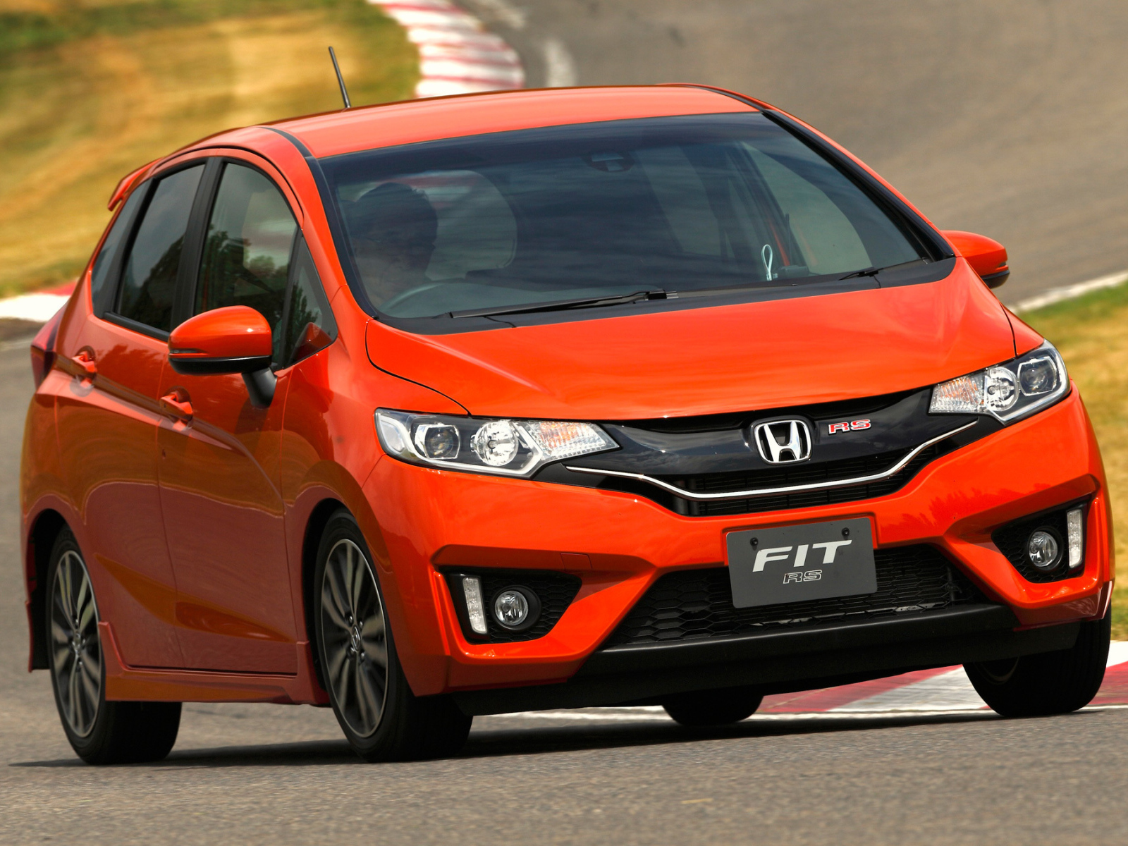Новая машина Honda Fit 2014