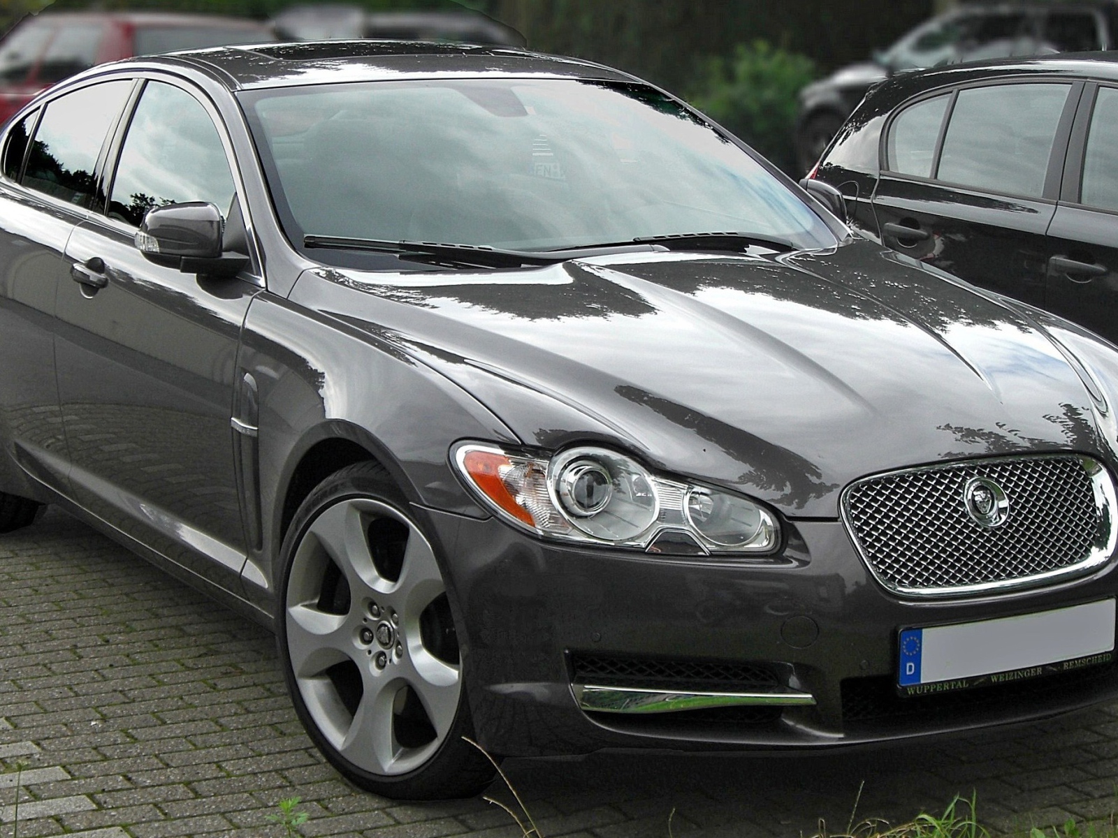 Черный Jaguar XF