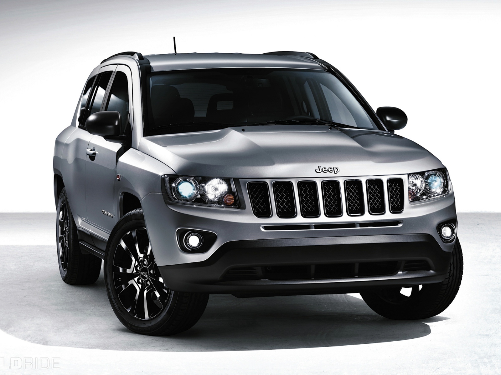 Серый Jeep Compass
