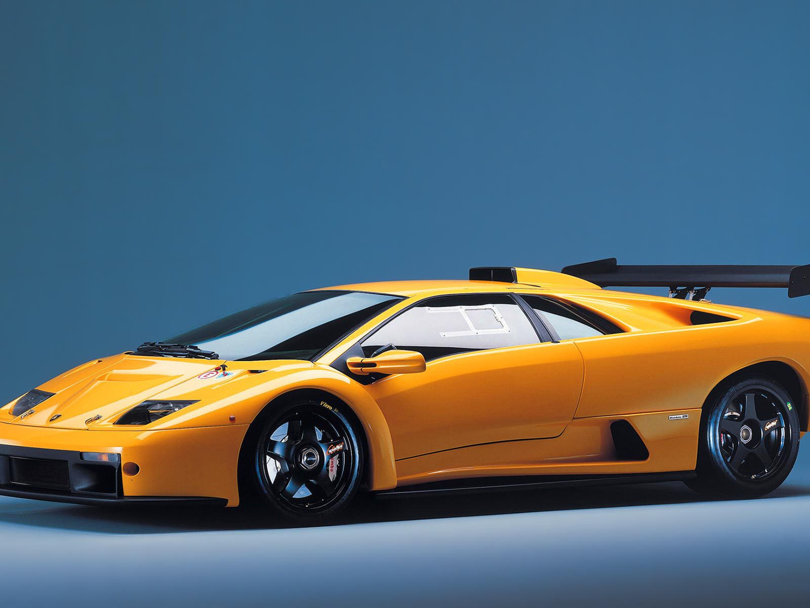 Красивый автомобиль Lamborghini Diablo в Москве