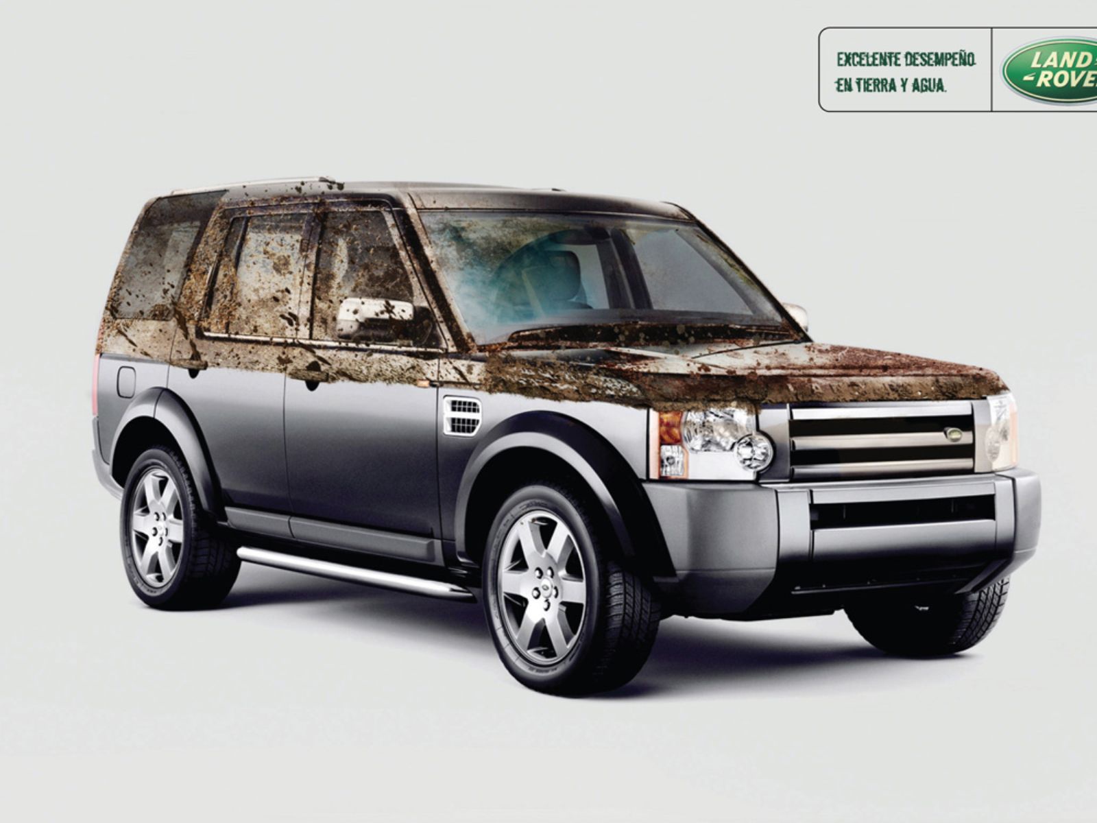 Красивый автомобиль Land Rover Discovery 3 в Москве