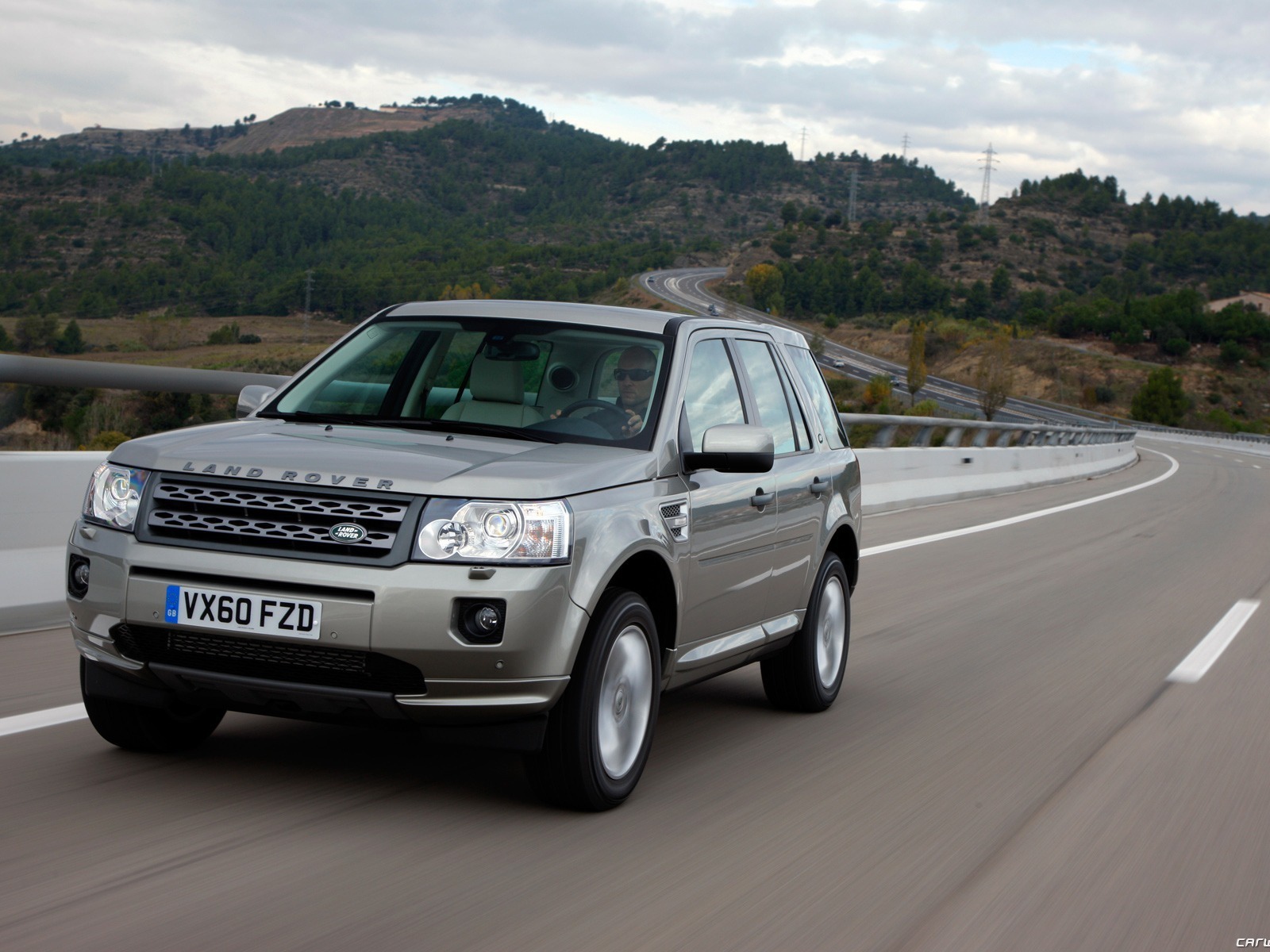 Красивый автомобиль Land Rover Freelander 2 в Москве