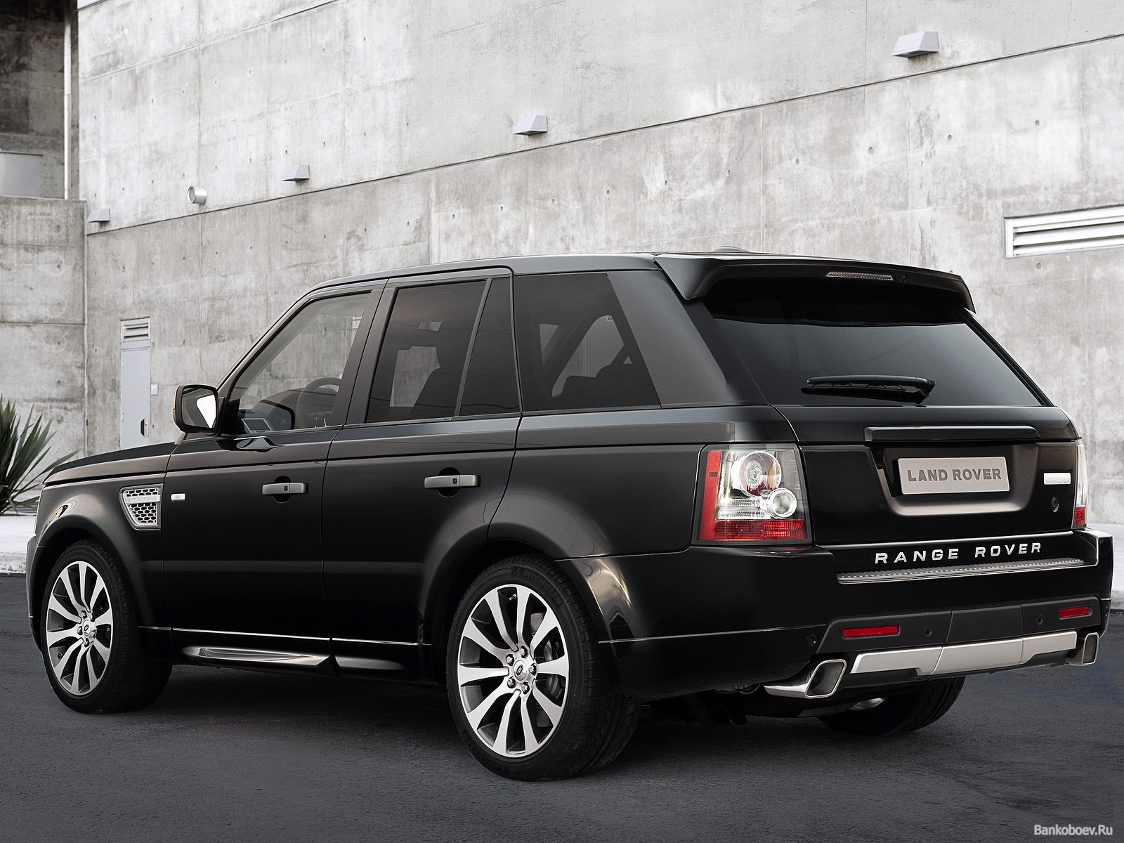   Дизайн автомобиля Land Rover A8