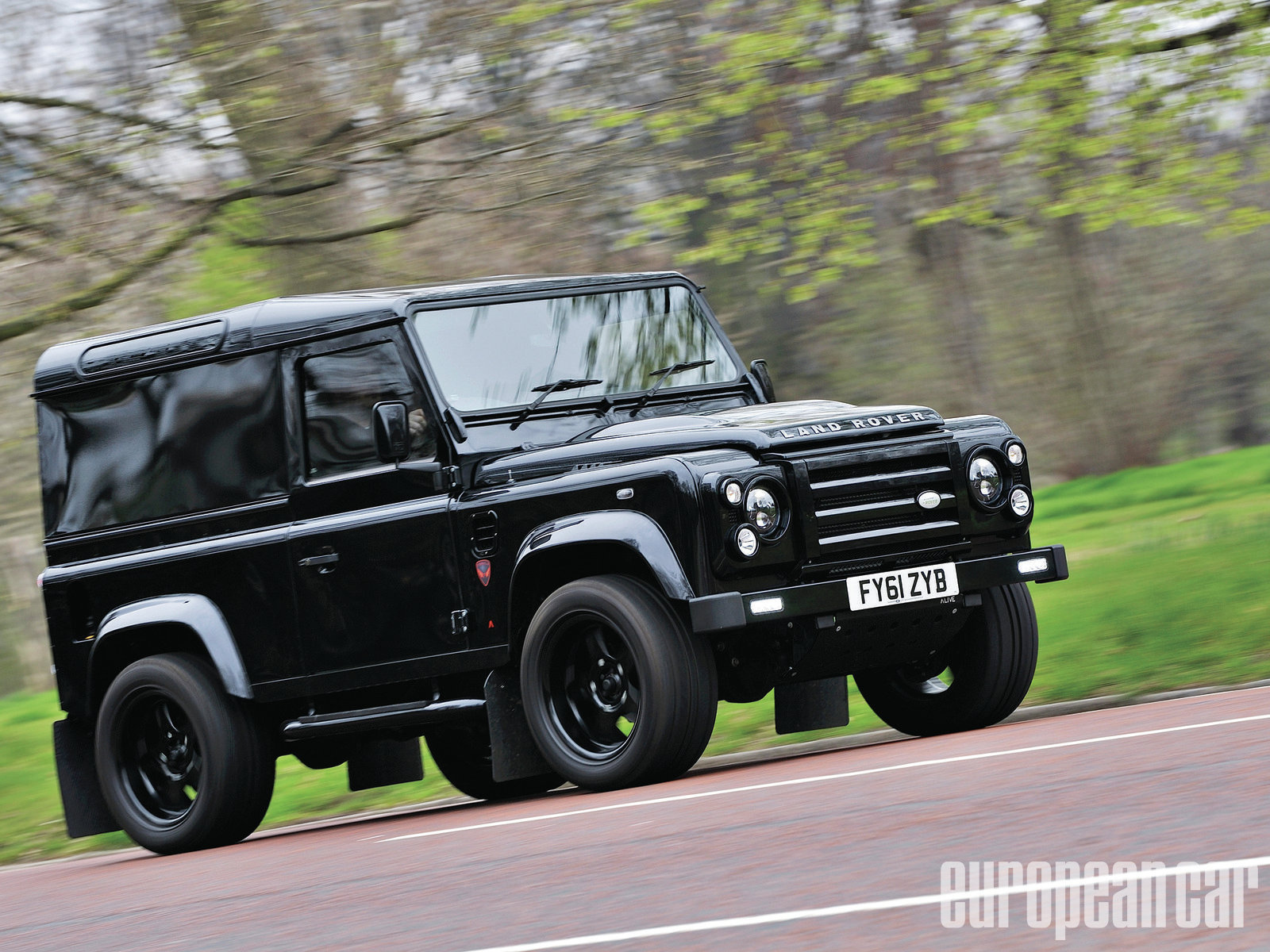 Тест драйв автомобиля Land Rover Defender