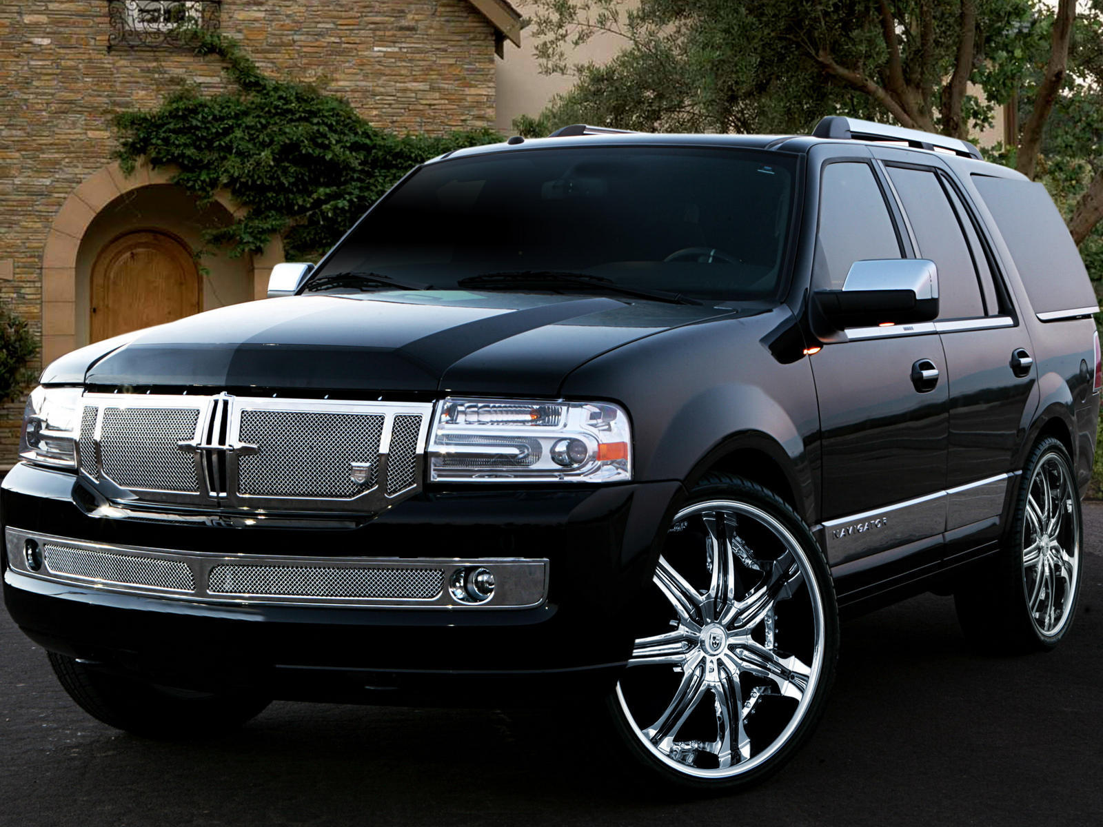 Новый автомобиль Lincoln Navigator