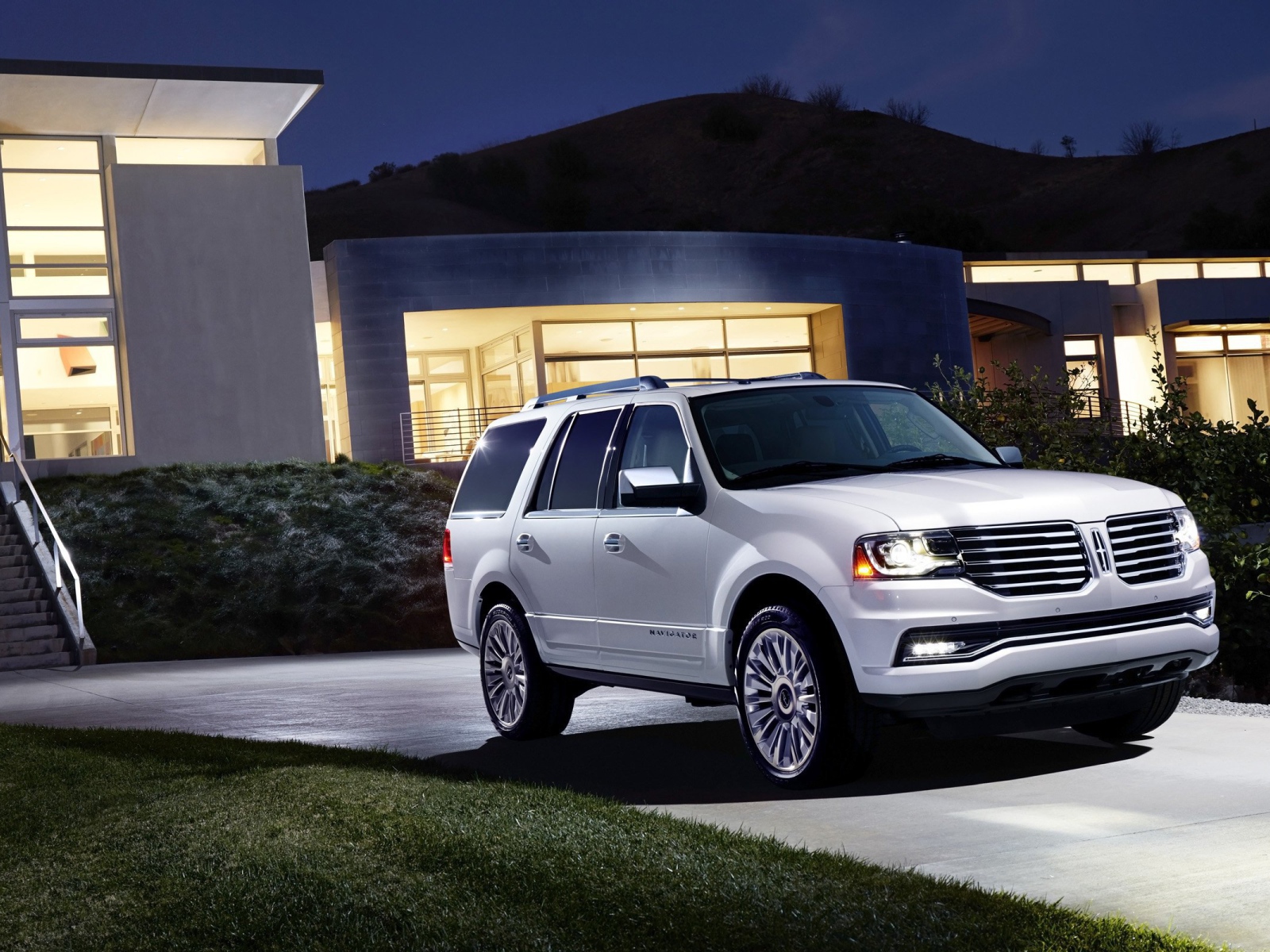 Тест драйв автомобиля Lincoln Navigator 2014