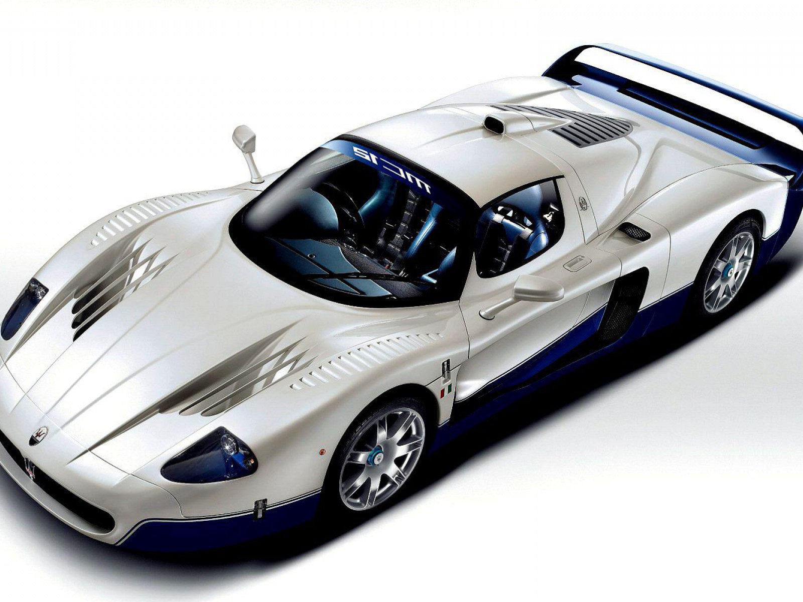 Дизайн автомобиля Maserati MC12