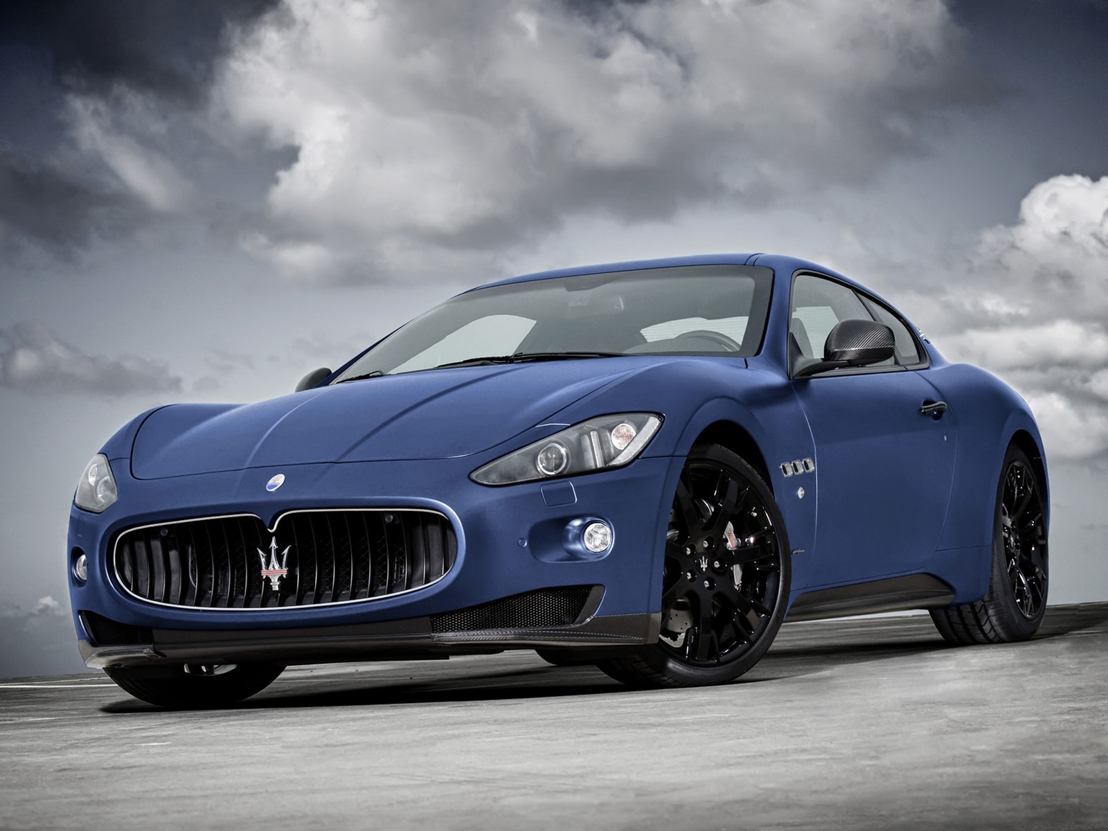 Надежная машина Maserati Granturismo