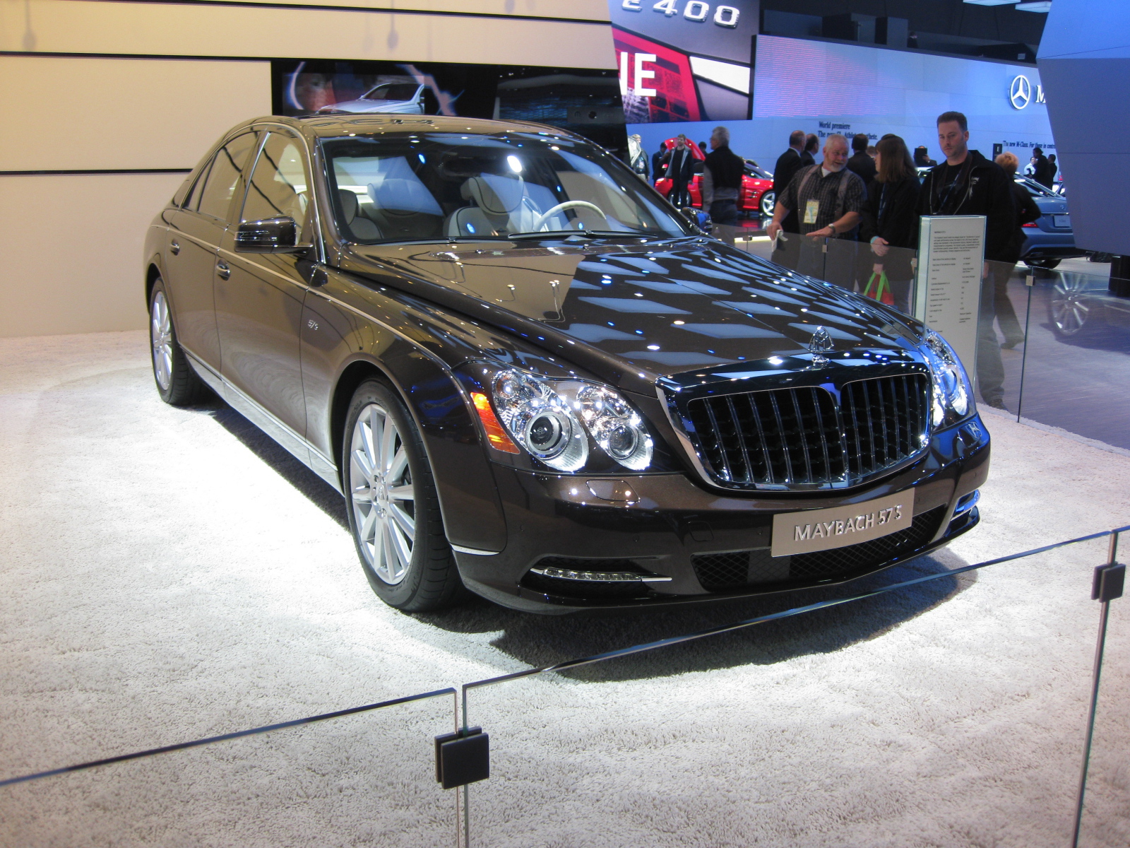 Автомобиль марки Maybach модели 2014