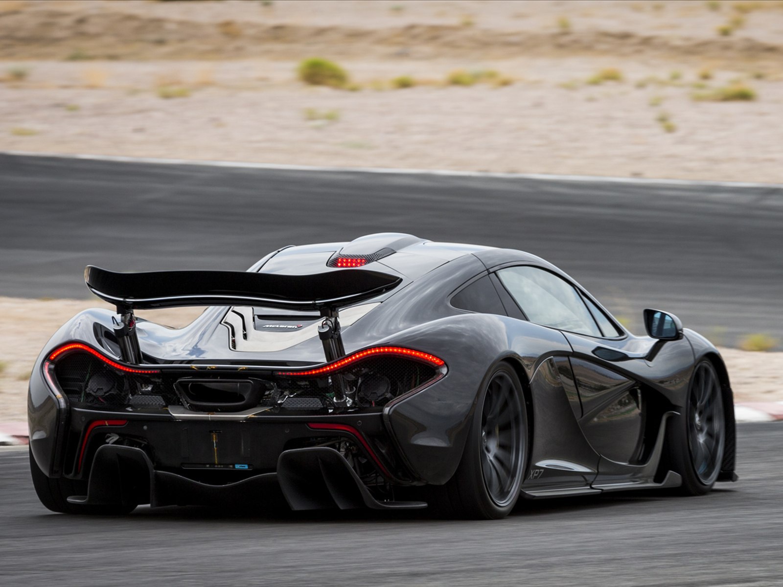 Красивый автомобиль McLaren P1 2014