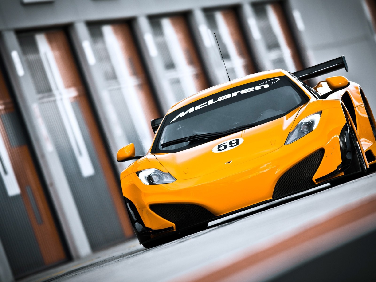 Оранжевый Mclaren mp4