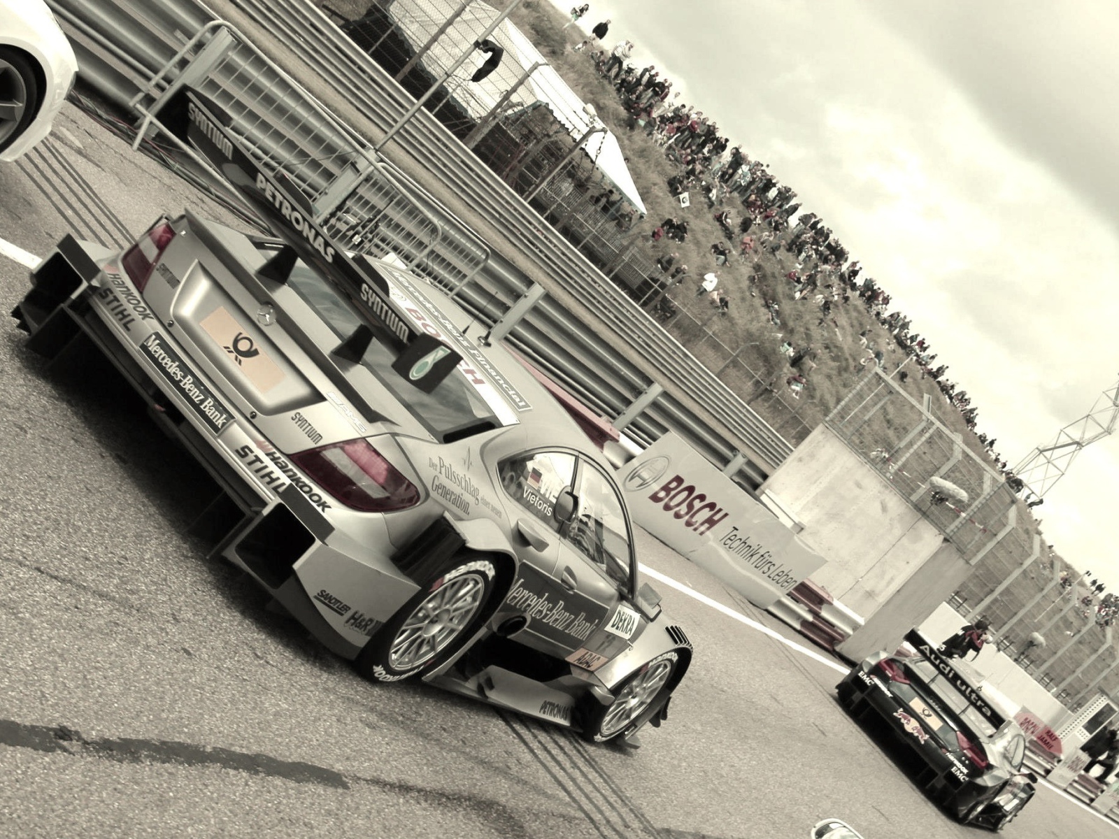 Мерседес на гоночном треке