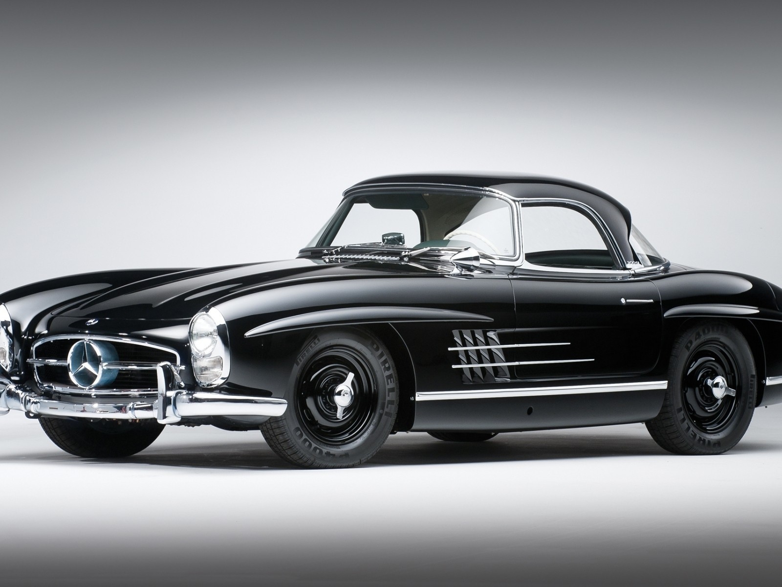 Монохромное изображение Мерседес