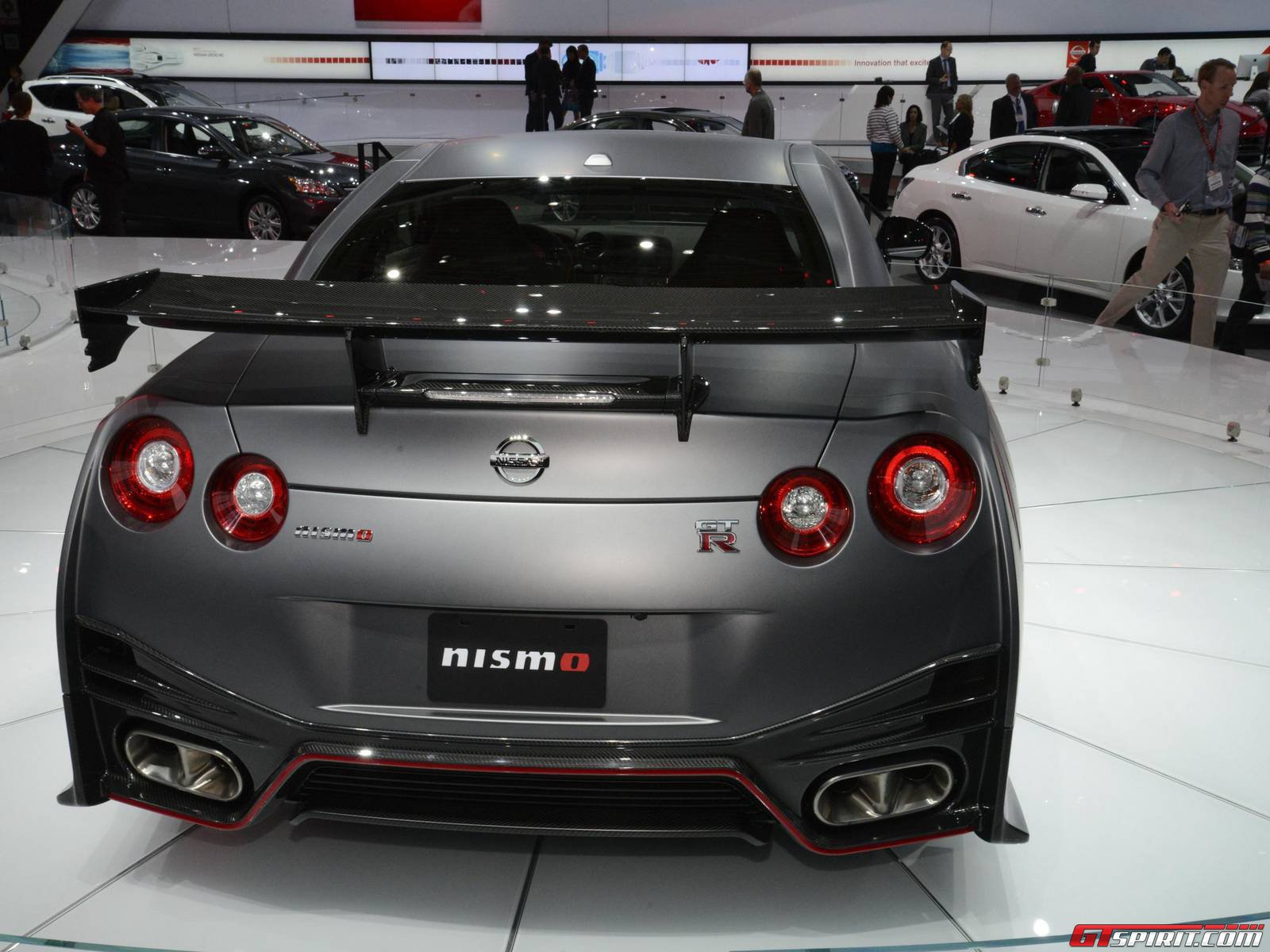 Надежный автомобиль Nissan GT-R Nismo 2014