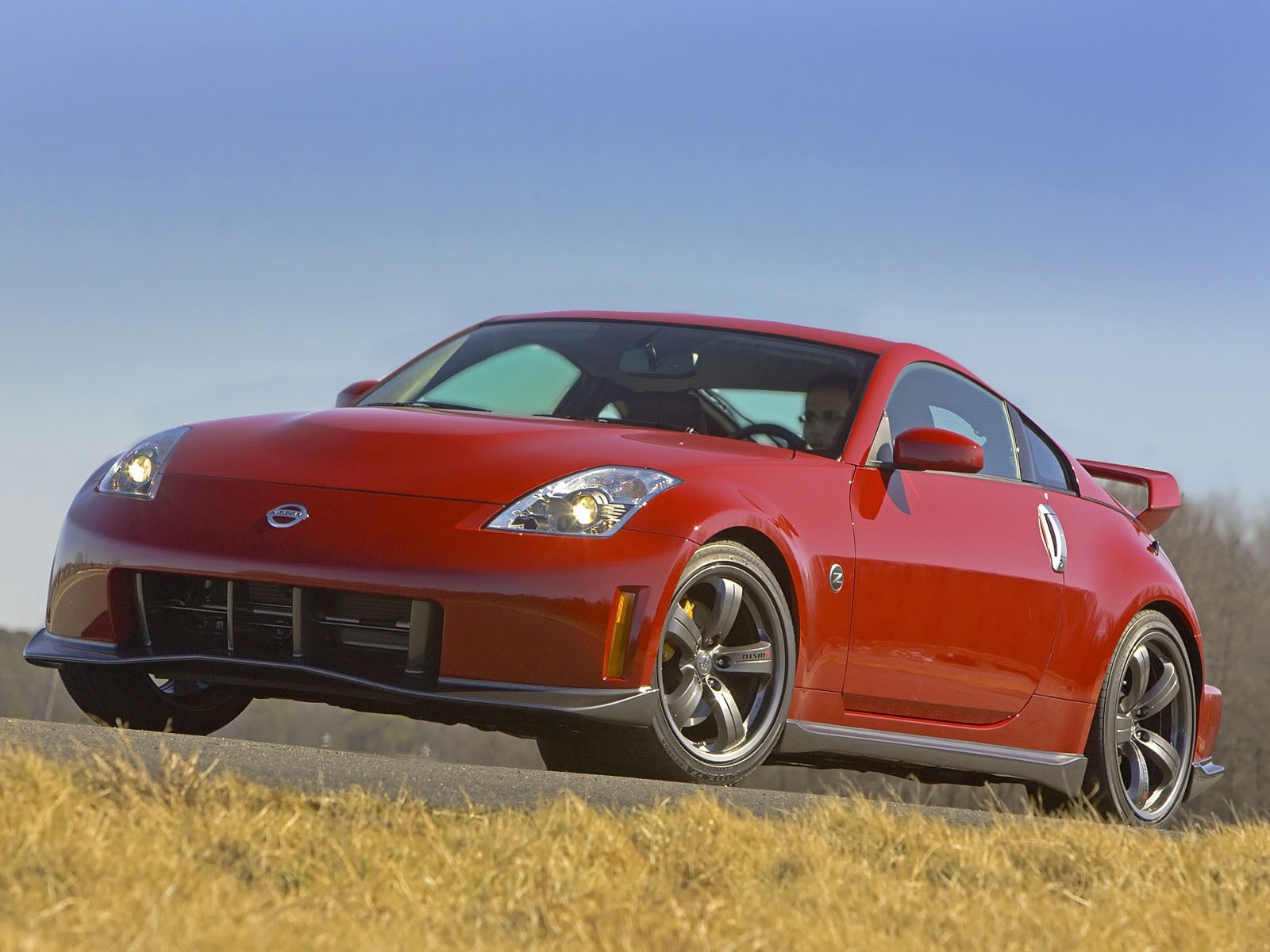 Красный Ниссан Z