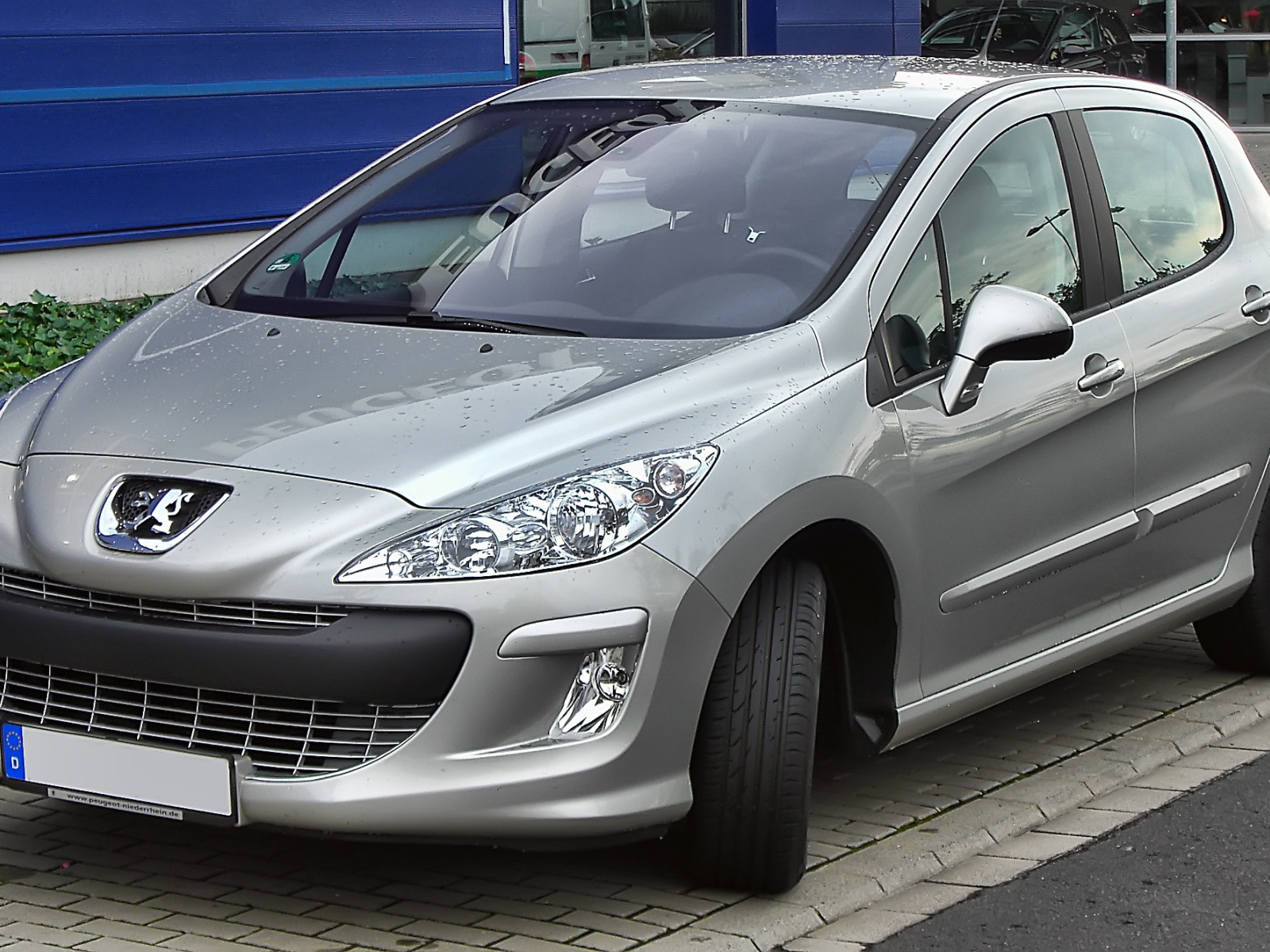 Серый Peugeot 308