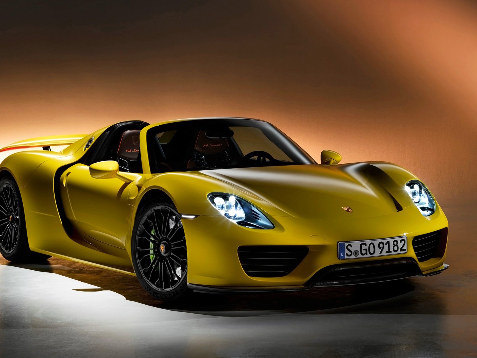 Автомобиль Porsche 918 Spyder