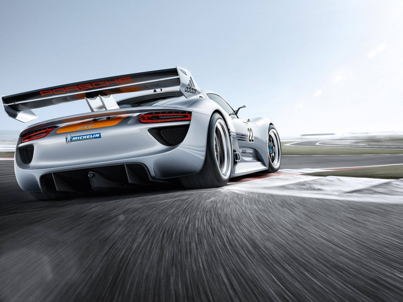 Гоночный Porsche 918