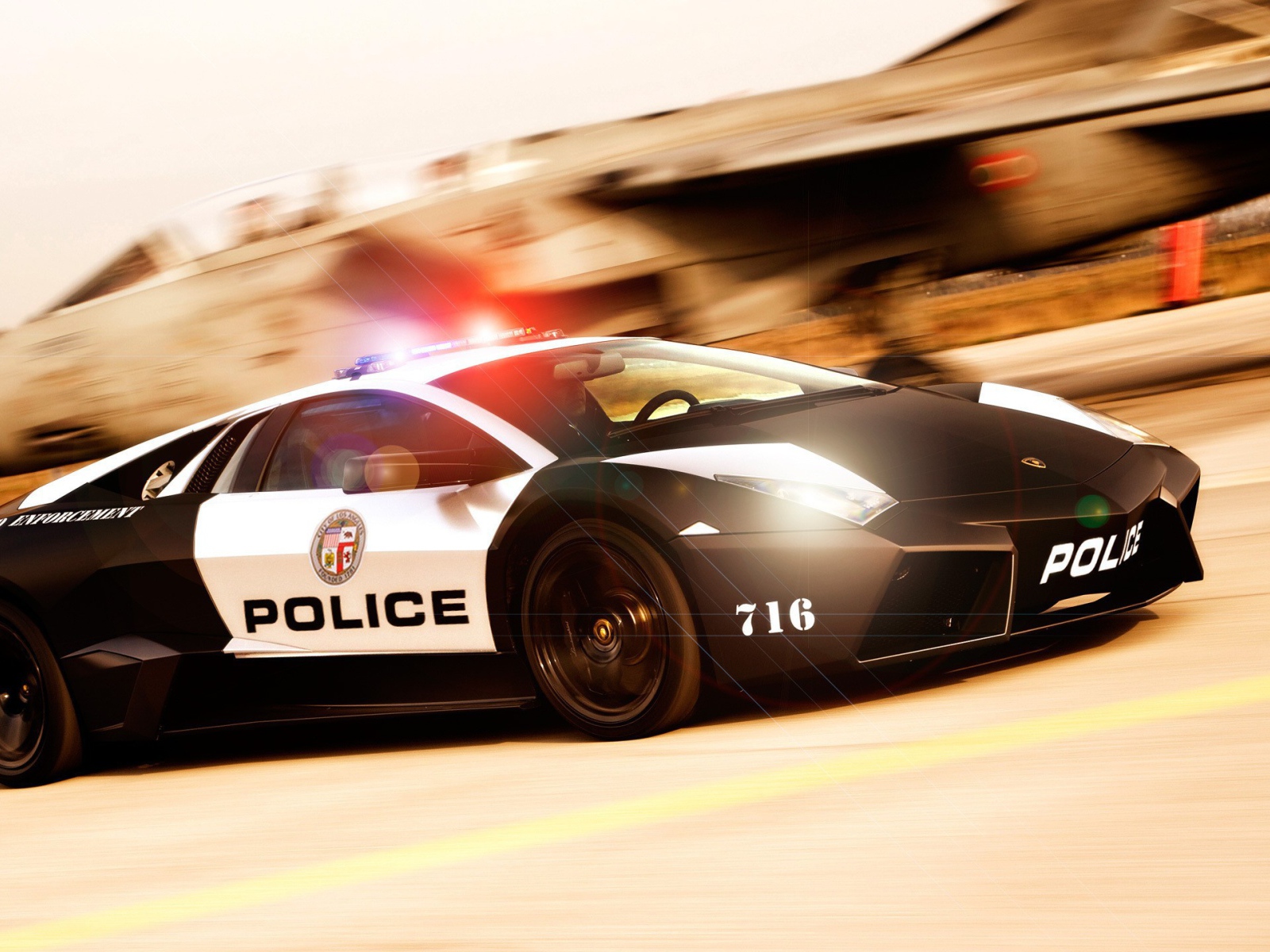 Полицейская гоночная машина